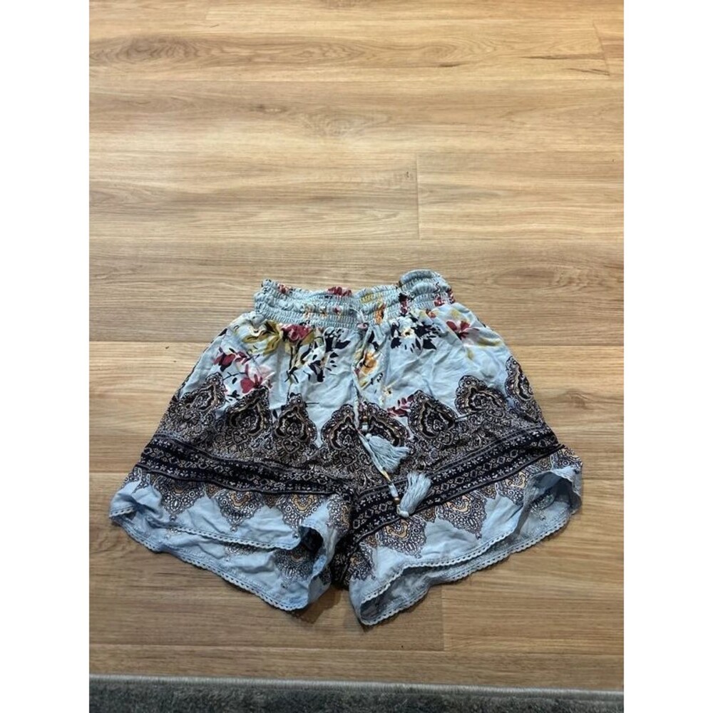 Shorts - Picture 1 of 4